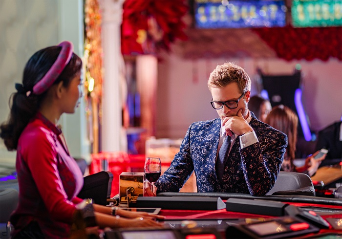luxurious gambling clubs, 8 casinos in vietnam, 8 vietnamese casinos, gambling in vietnam, poker vietnam, palazzo club casino