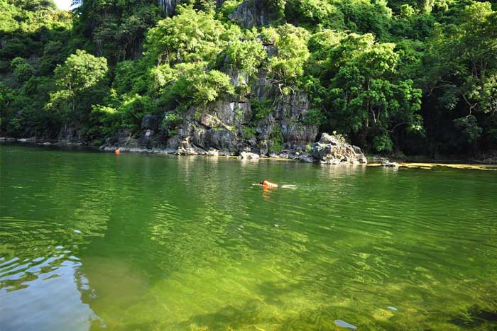 cat ba island swimming