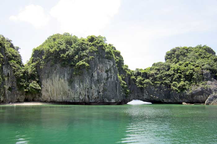 cat ba island three peaches