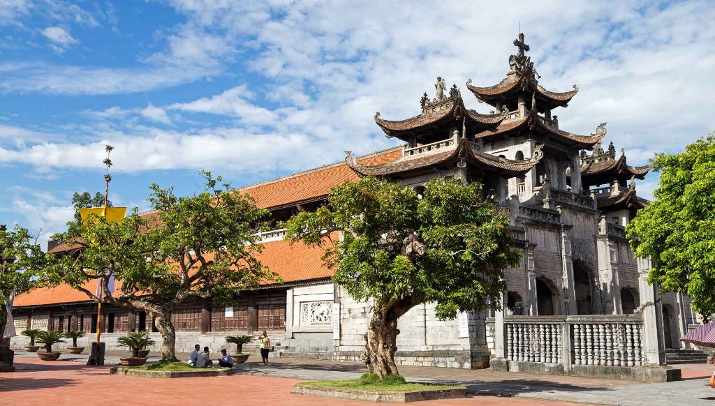 phat diem cathedral, ninh binh vietnam, what to do in ninh binh, things to do in ninh binh, atrractions in ninh binh