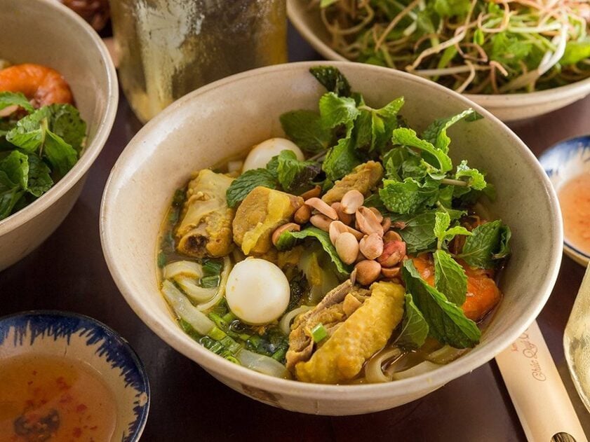 chicken quang noodles, my quang, mi quang, quang noodles, vietnam culinary staple, vietnam cuisine, vietnam cultural intangible heritage 