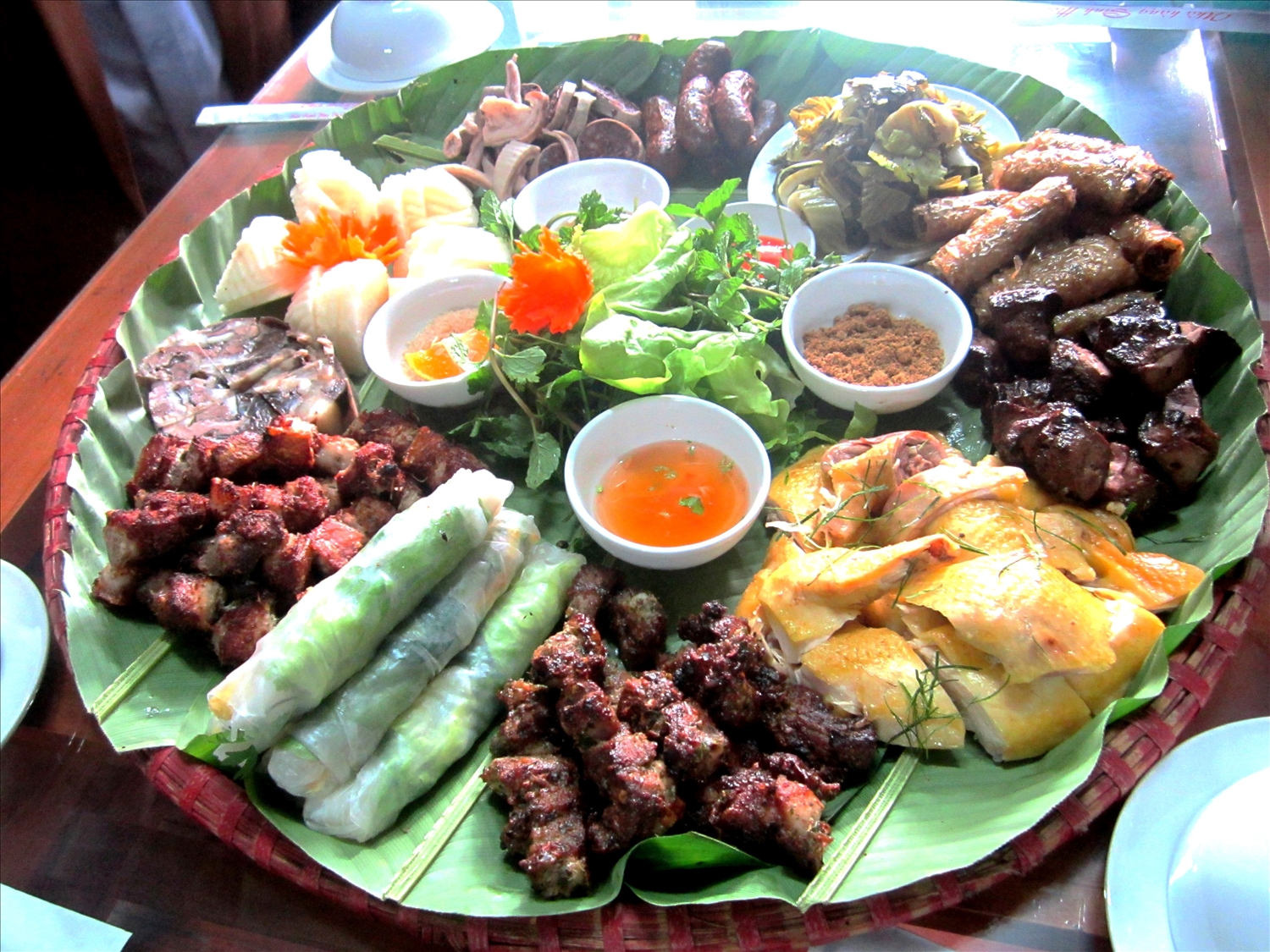 A leaf tray feast is definitely a must-try while visiting Da Bac