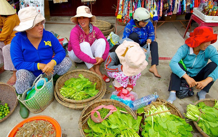 cooking class at hoi an local market