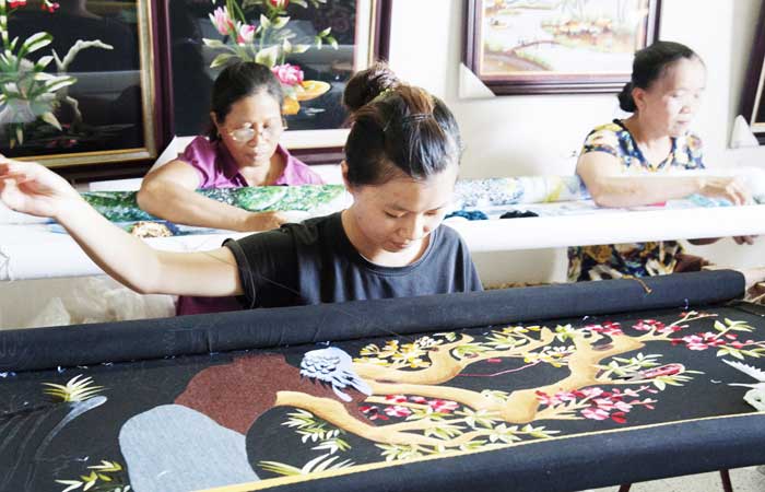 craft village in hanoi embroidery village