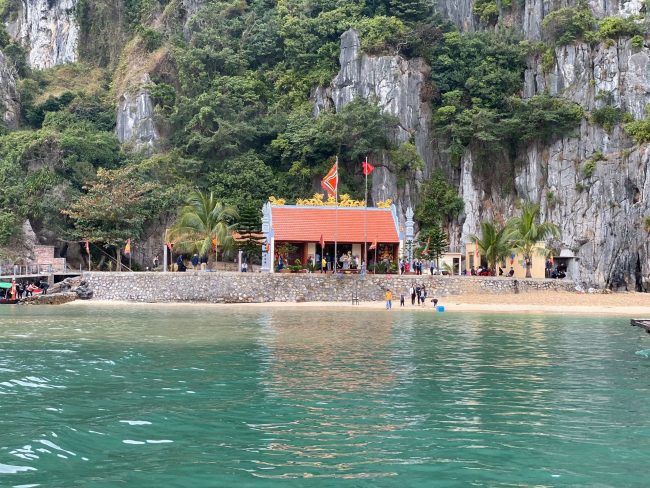 cruise halong bay 3 days 2 nights ba men temple