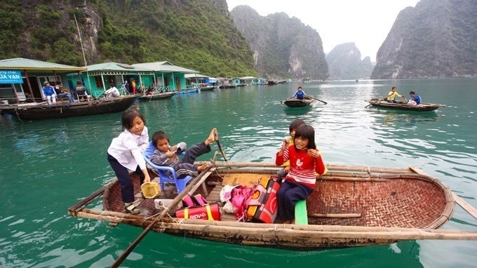 cruise halong bay 3 days 2 nights children cua van village fishing village