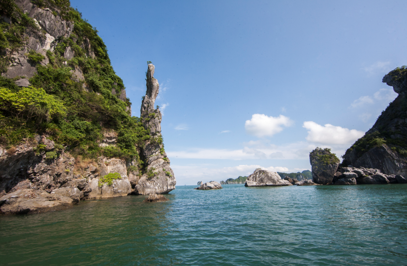 cruise halong bay 3 days 2 nights coc cheo-ang du area halong boat trip