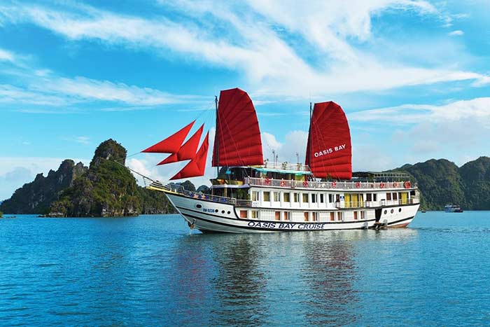 cruise in halong bay