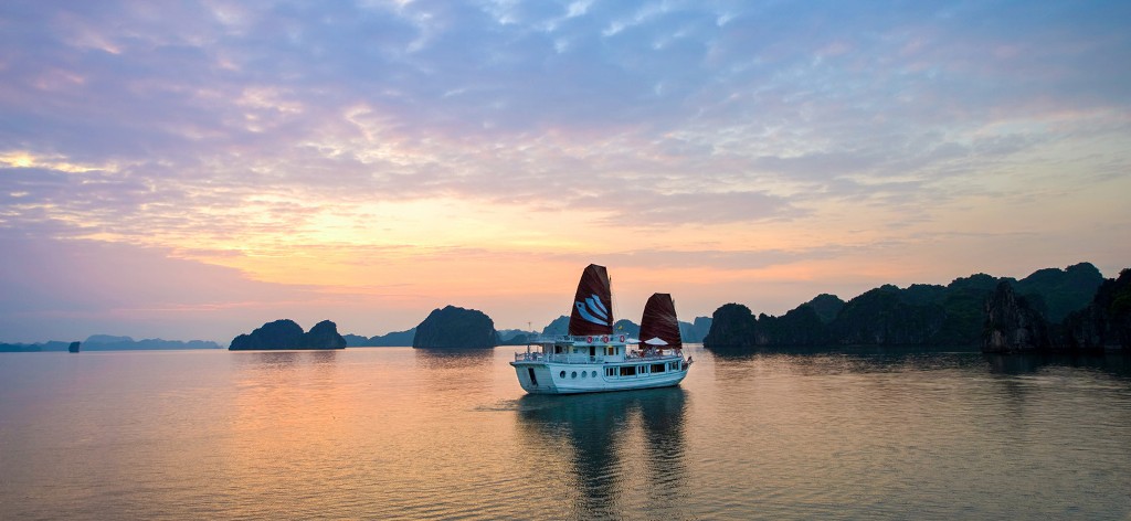 halong bay, halong boat trip, halong bay cruise, halong bay sea trip, what to do halong