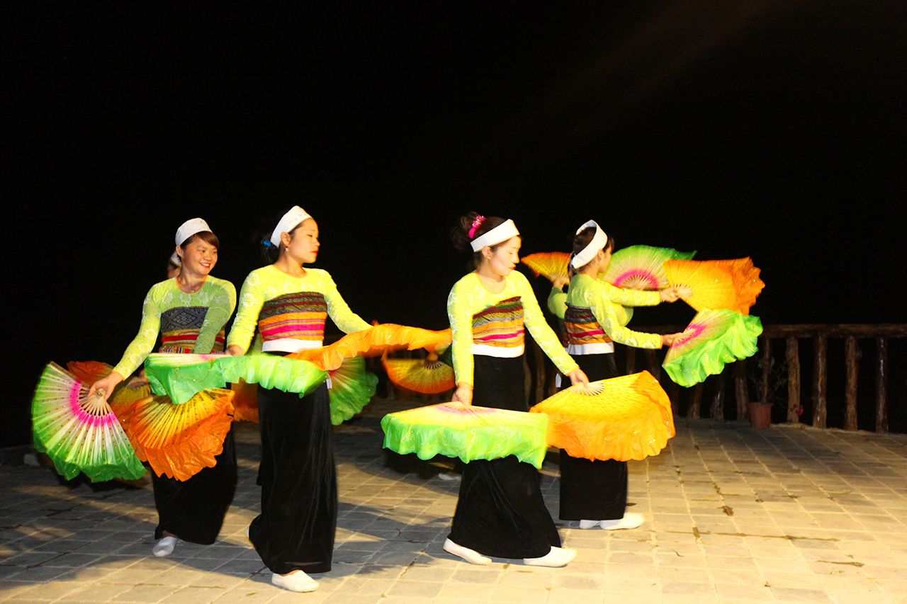 xoe dance, Hoa Binh, Mai Chau, top 71 most beautiful places to visit worldwide