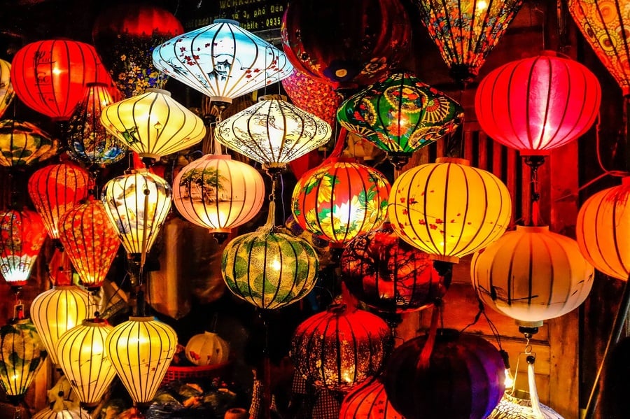 Hội An: night market and fairy lanterns