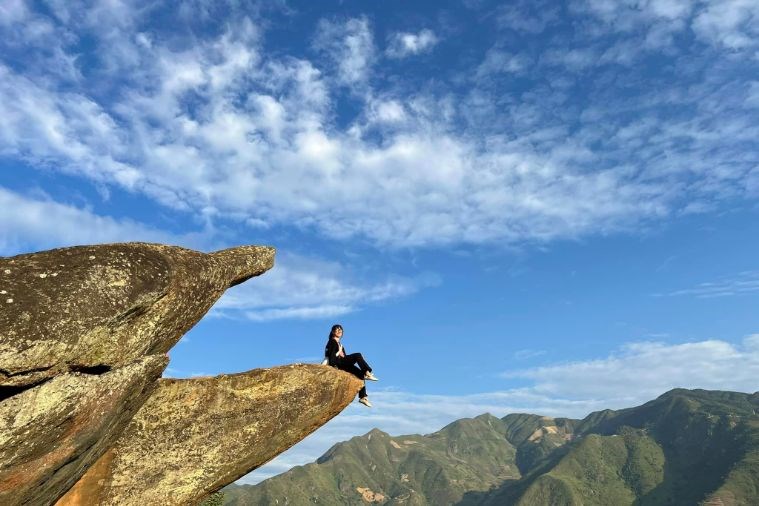 dolphin cliff, ta xua peak, son la, vietnam, cloud hunting in vietnam