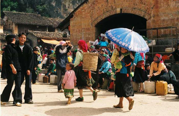 dong van market ha giang