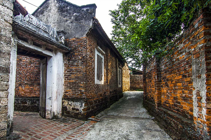 duong lam village hanoi laterite house