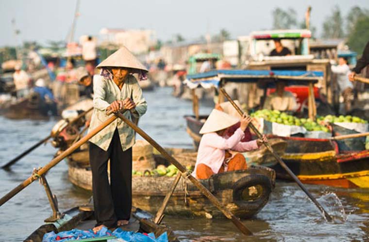 experience-in-vietnam-snake-wine-floating-market-southwwest-vietnam