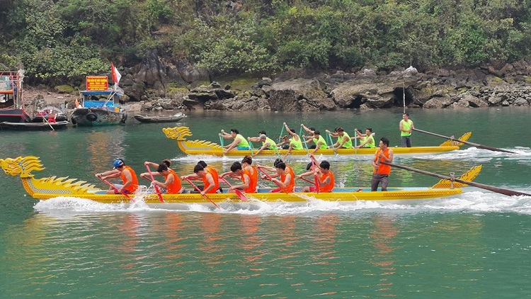fishing village culture halong bay floating village boat racing halong quang ninh