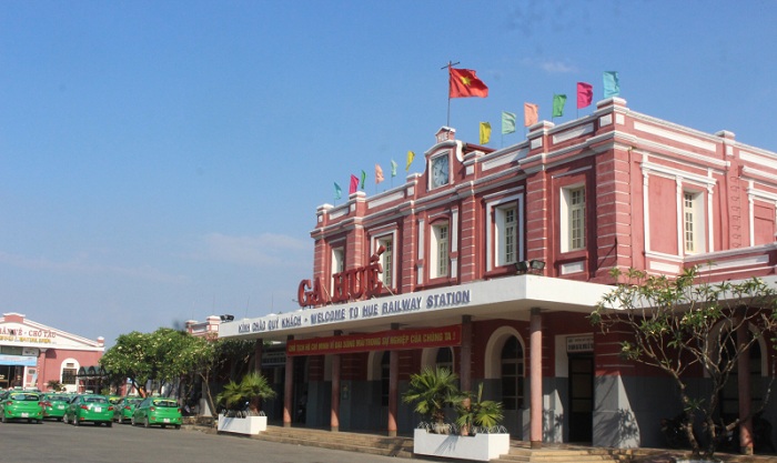 get to Hue from Hanoi, go to Hue, join hue, hanoi hue train, ho chi minh hue train, hanoi hue bus, hue airport. ho chi minh hue flight, Hanoi hue flight, hue station, visit hue