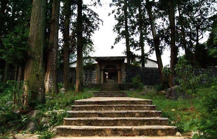 ha giang vuong family palace entrance