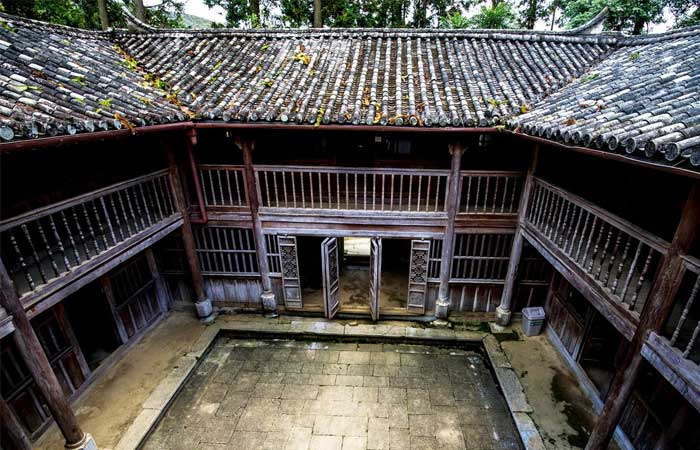 ha giang vuong family palace floors