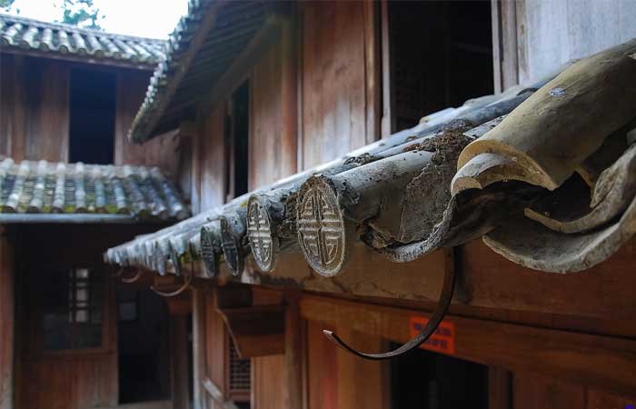 ha giang vuong family palace motif