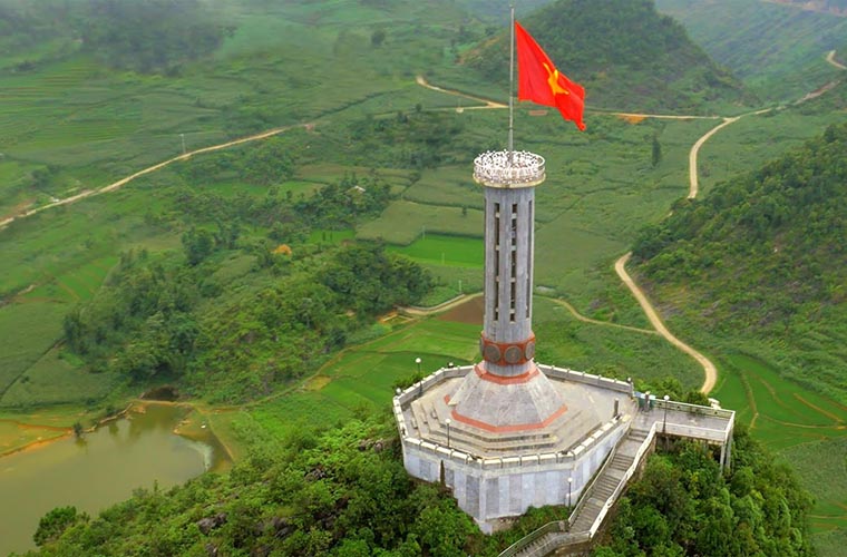 ha-giang-travel-guide-lung-cu-flag-tower.jpg