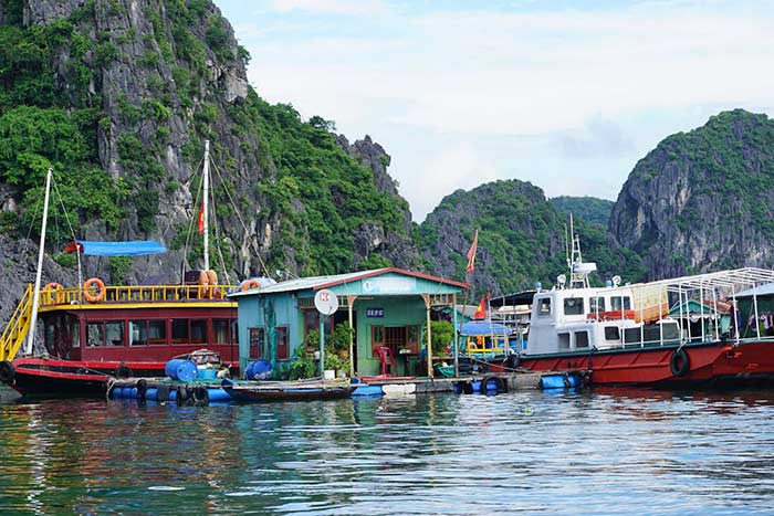 halong bay in 1 or 2 or 3 days floating village