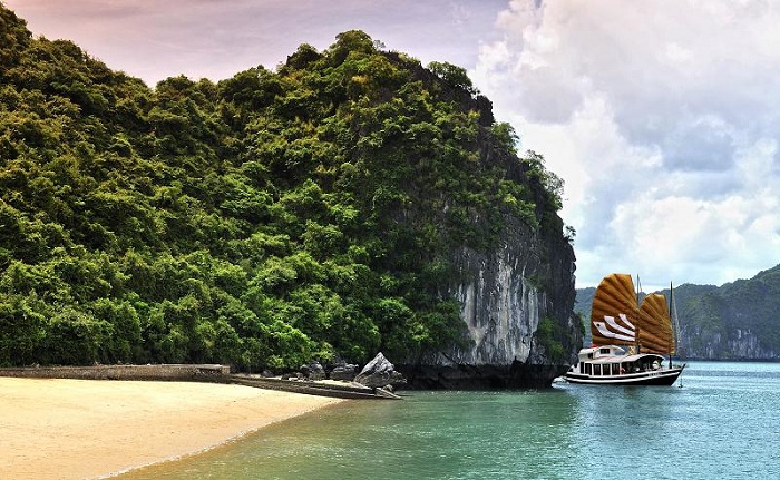 halong bay cruises, top 10 cruises halong bay, top 10 boats halong bay, top 10 junks halong bay, sea trip halong bay, boat trip halong bay, halong junk bhaya classic