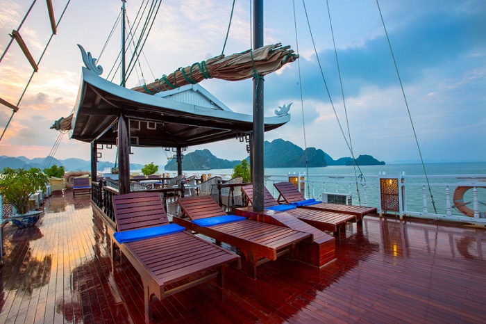 halong bay cruises, top 10 cruises halong bay, top 10 boats halong bay, top 10 junks halong bay, sea trip halong bay, boat trip halong bay, golden lotus garden halong bay cruise