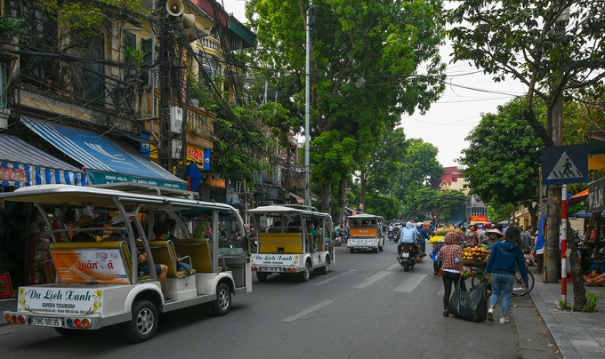 hanoi old quarter past and present dong xuan marke