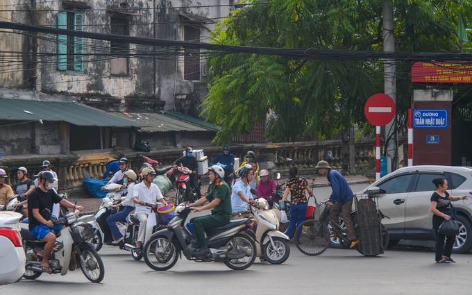 hanoi old quarter past and present long bien now