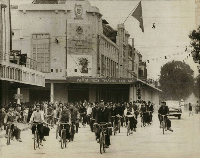 hanoi old quarter past and present street around the lake