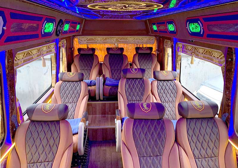 Traveling from Hanoi to Ha Giang by limousine is a popular choice
