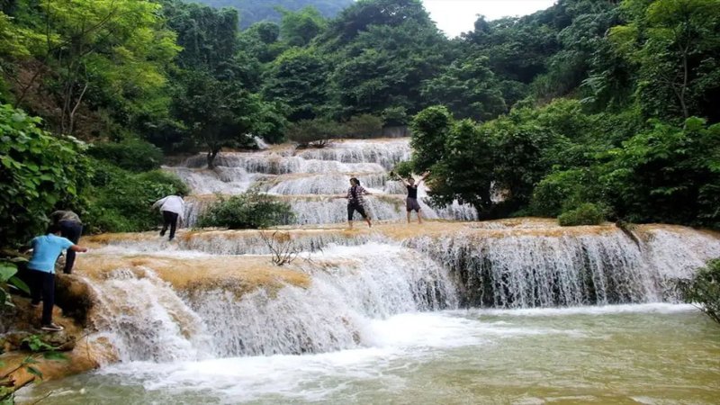 Hieu Waterfall in Pu Luong Nature Reserve