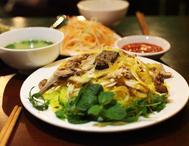 hoi-an-gastronomy-Ba-buoi-rice-chicken