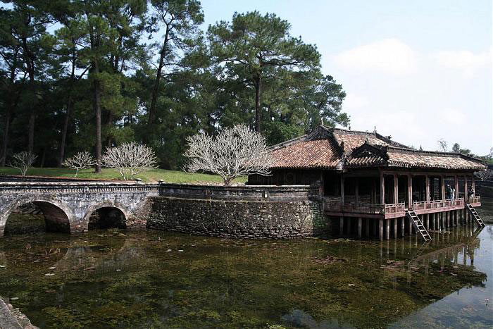 hue city tu duc tomb pavillon