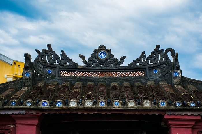 japanese bridge of hoi an architect