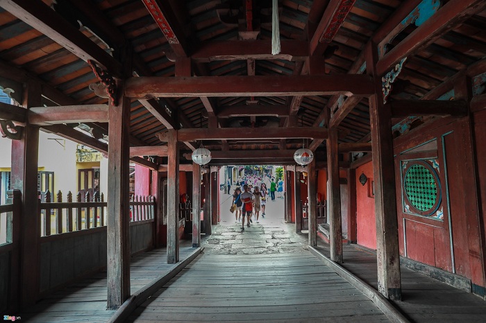 japanese bridge of hoi an inside