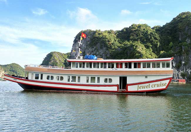 jewel cruise in cat ba island