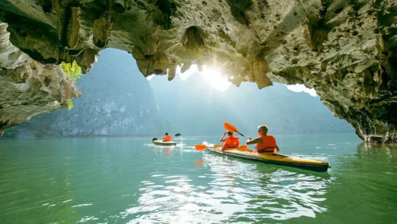 kayak in halong bay, how to choose ha long bay cruise, halong bay cruise