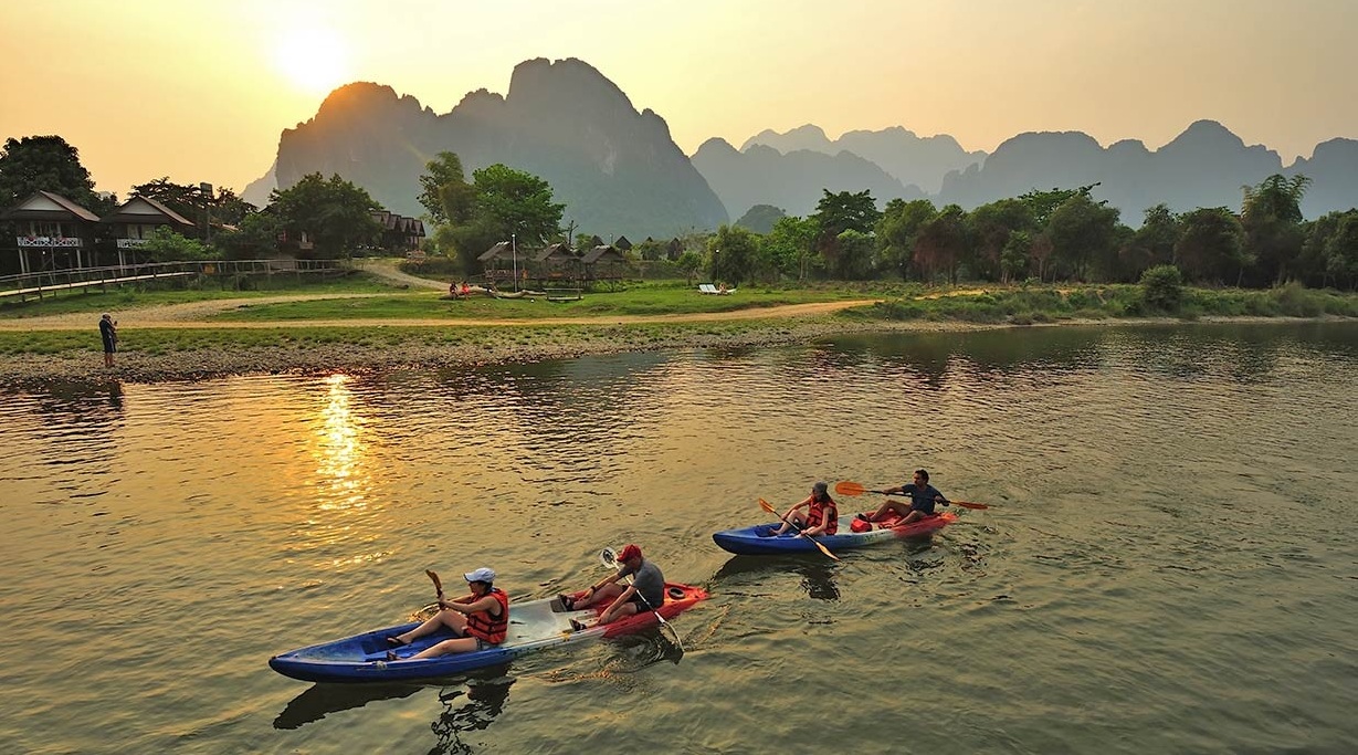 kayak on the namsong river, top 10 things to do in Vang Vieng, best things to do in Vang Vieng, what to do in Vang Vieng, visit Laos, travel in Laos, Laos travel