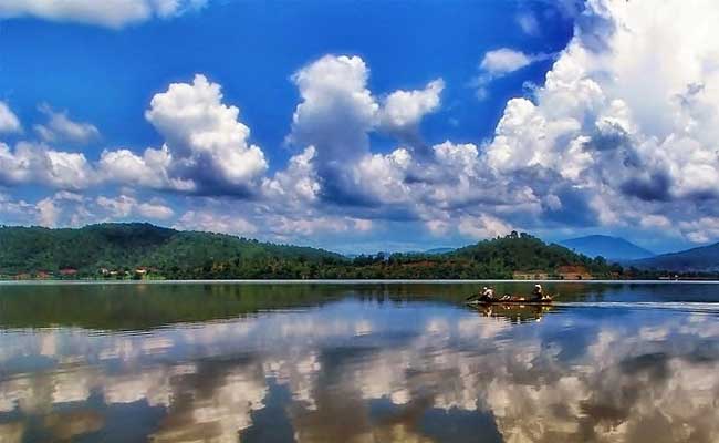 lak lake vietnam canoe trip