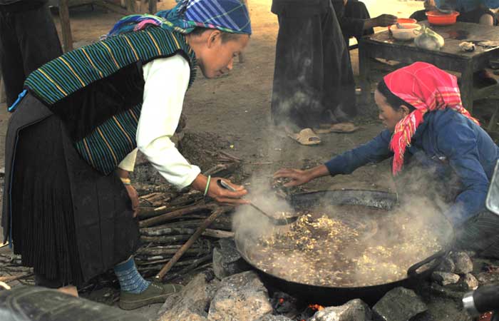 lao cai sapa thang co in the market