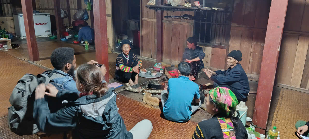 Meeting locals during a trip to Bac Lac - Cao Bang