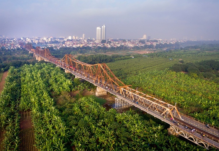 long bien bridge from the above