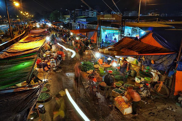 long bien bridge night market