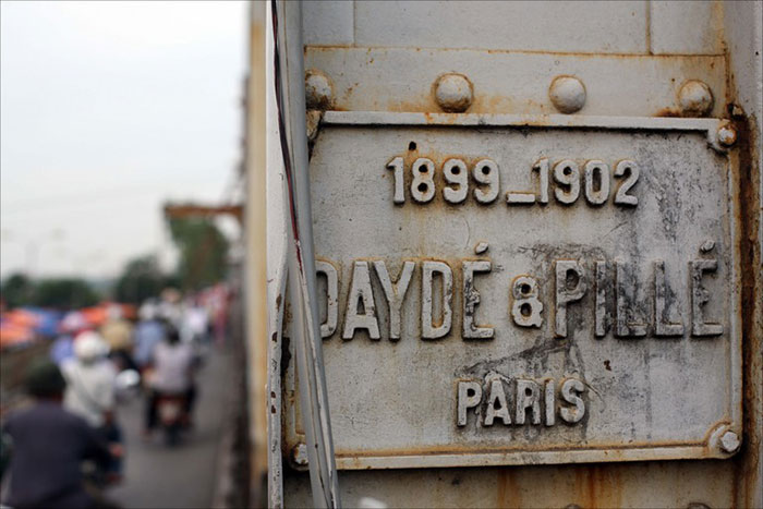 long bien bridge plate