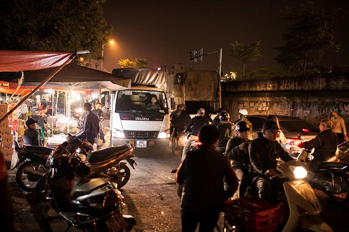 long bien market hanoi trucks