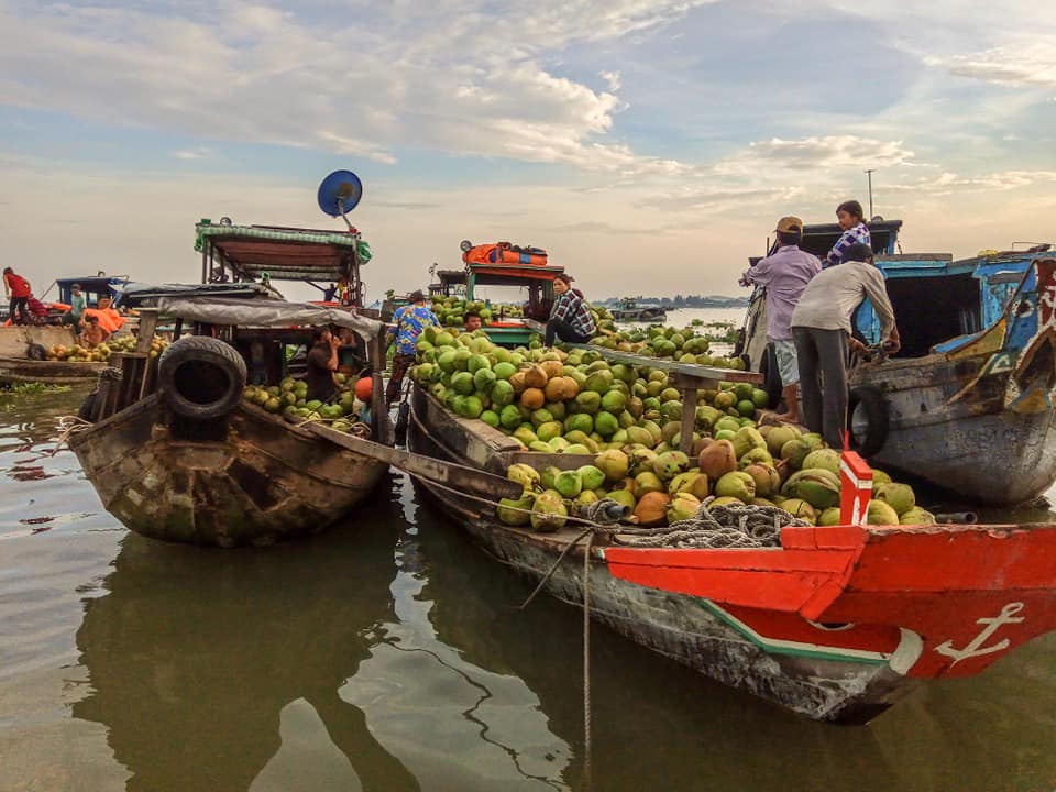 Long Xuyen Floating Market is located in Long Xuyen City, An Giang Province. Photo: Internet