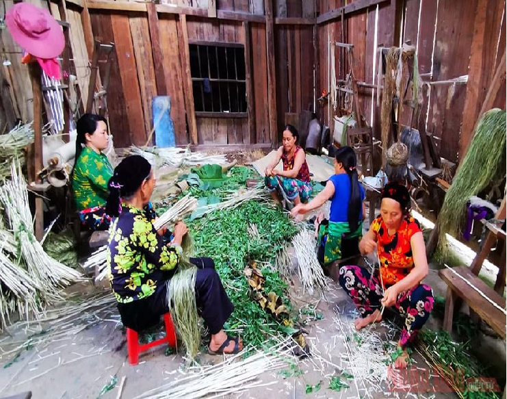 Ha Giang, Lung Tam linen weaving, Lung Tam brocade, Hmong brocade, steps to weave linen, stages to weave line