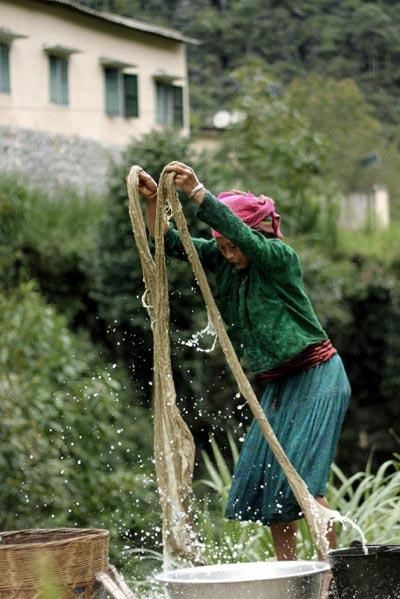 Ha Giang, Lung Tam linen weaving, Lung Tam brocade, Hmong brocade, steps to weave linen, stages to weave line